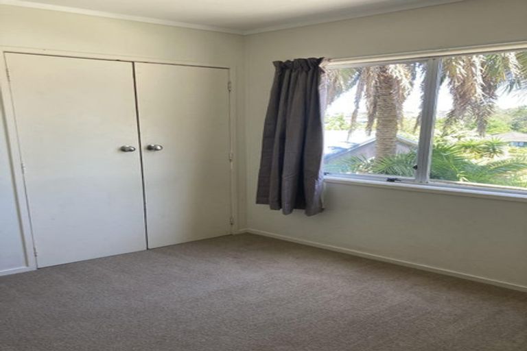 Photo of property in 102 Kemp Road, Massey, Auckland, 0614