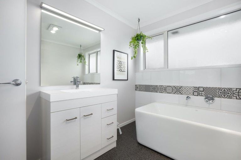 Photo of property in 19 David Street, Waikanae, 5036