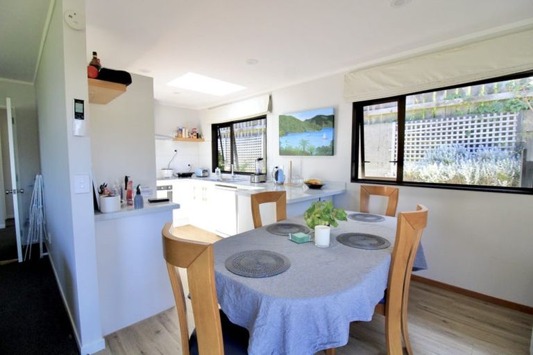 Photo of property in 25a Spenmoor Street, Newlands, Wellington, 6037