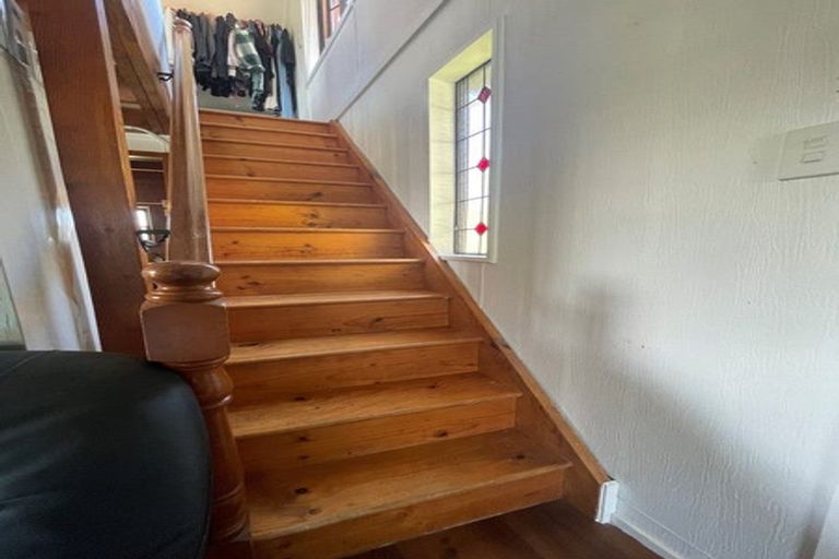 Photo of property in 17 Harbour View Road, Leigh, 0985