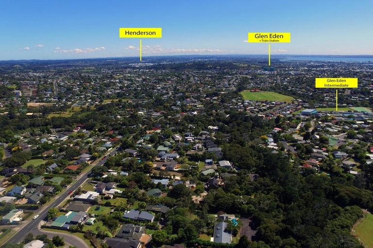 Photo of property in 22 Greenwoods Close, Titirangi, Auckland, 0604