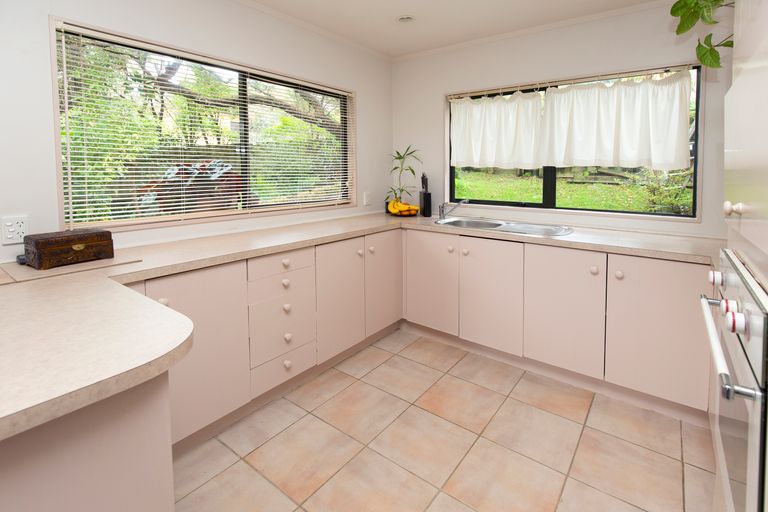 Photo of property in 11 Kauri Road, Stanmore Bay, Whangaparaoa, 0932