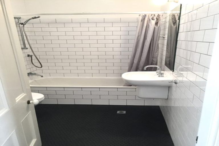 Photo of property in 21 Wright Street, Mount Cook, Wellington, 6021