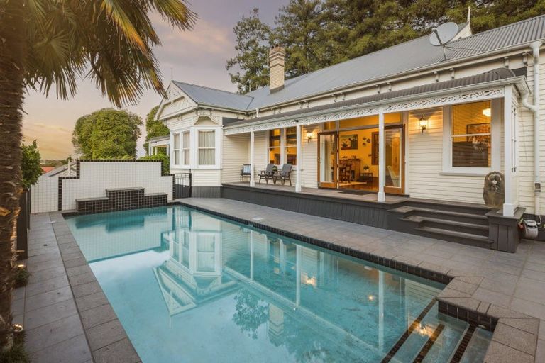 Photo of property in 23 Ruakiwi Road, Hamilton Lake, Hamilton, 3204