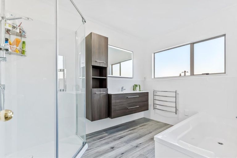 Photo of property in 16a Kokiri Street, Te Atatu South, Auckland, 0610