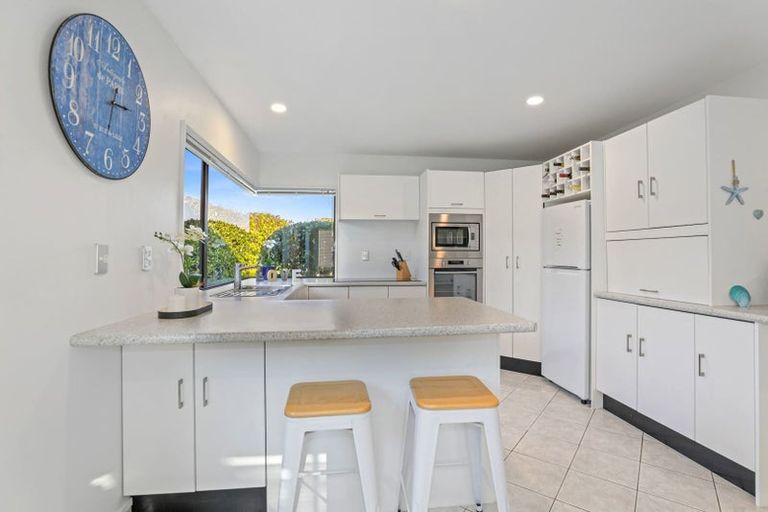 Photo of property in 77 Harvey Street, Waipahihi, Taupo, 3330