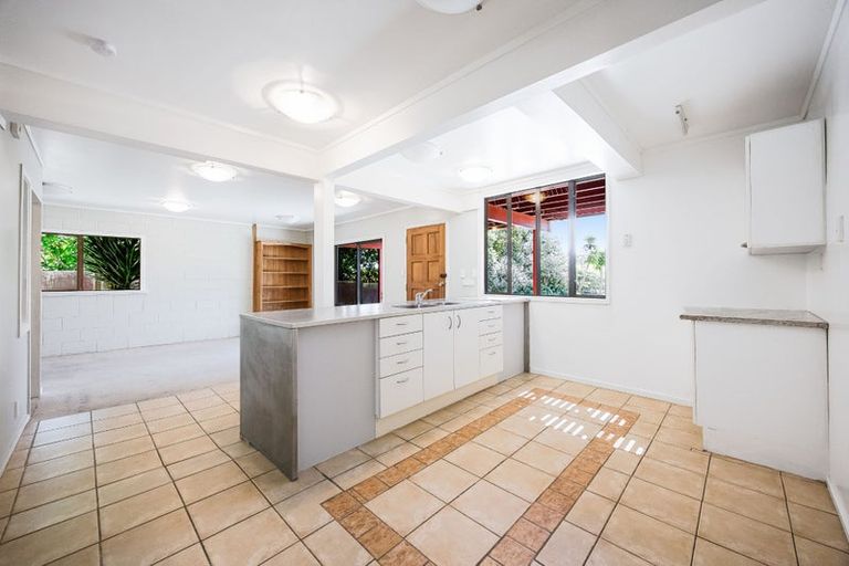 Photo of property in 25 Nui Mana Place, Te Atatu South, Auckland, 0610