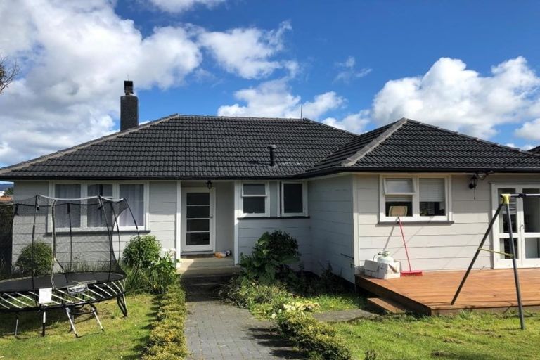Photo of property in 2 Marie Crescent, Te Atatu South, Auckland, 0610