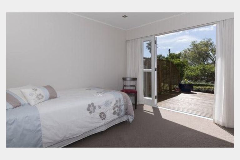 Photo of property in 39 Megan Avenue, Pakuranga Heights, Auckland, 2010