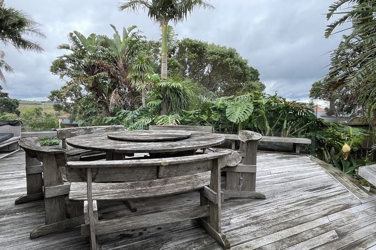 Photo of property in 2 Gilberd Place, Torbay, Auckland, 0630