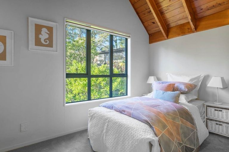 Photo of property in 6 Tree Fern Trail, Campbells Bay, Auckland, 0630