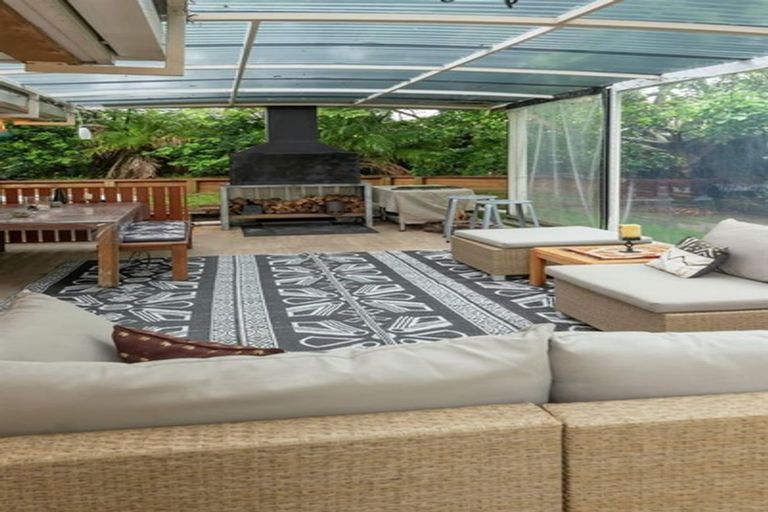 Photo of property in 24 Frank Bunce Grove, Flat Bush, Auckland, 2019