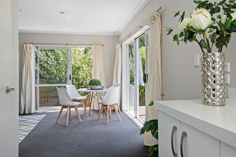 Photo of property in 16 Pono Place, Waiuku, 2123