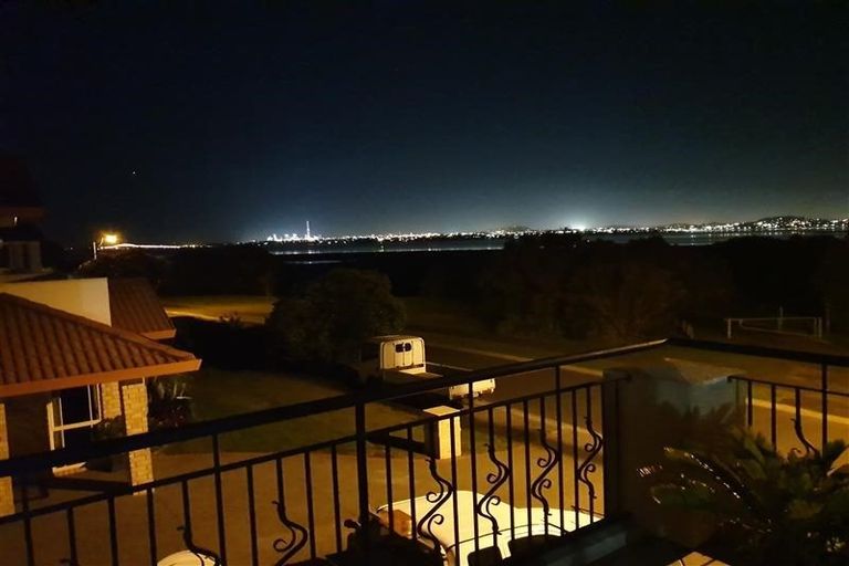 Photo of property in 6 Danica Esplanade, Te Atatu Peninsula, Auckland, 0610