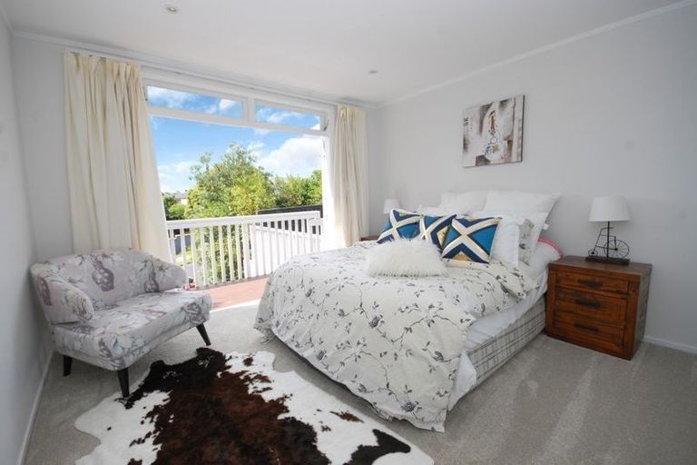 Photo of property in 4 Hollyhock Place, Browns Bay, Auckland, 0630