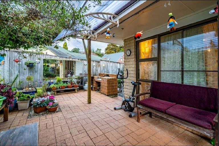 Photo of property in 1/7 Dalkeith Place, Opaheke, Papakura, 2113