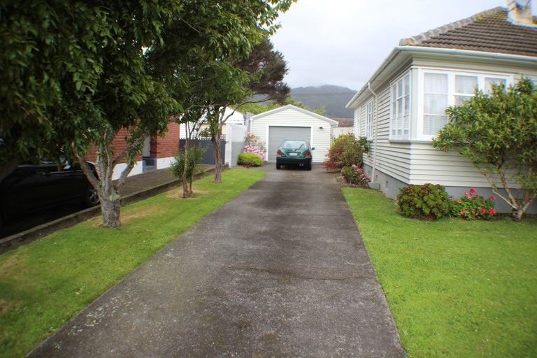Photo of property in 26 Hewer Crescent, Naenae, Lower Hutt, 5011