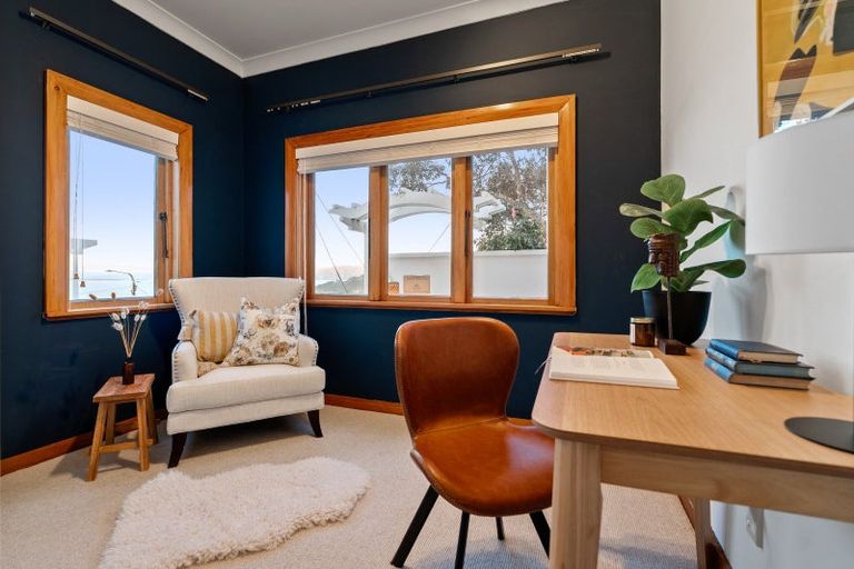 Photo of property in 78 The Crescent, Roseneath, Wellington, 6011