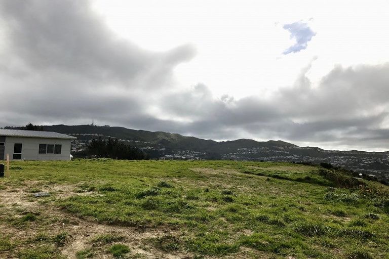 Photo of property in 9a Grumman Lane, Newlands, Wellington, 6037