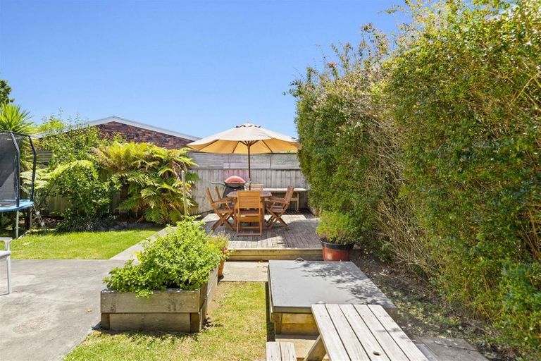 Photo of property in 111 Taikata Road, Te Atatu Peninsula, Auckland, 0610