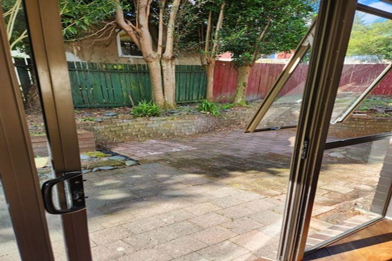 Photo of property in 1/36 Tree View Avenue, Glenfield, Auckland, 0629