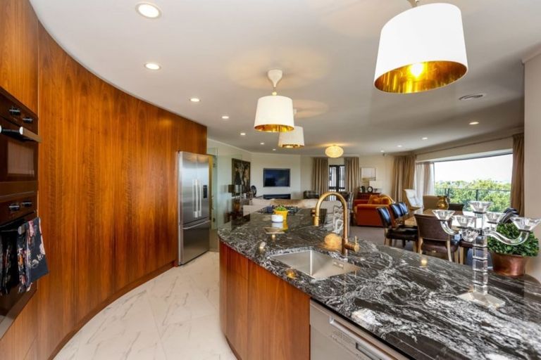 Photo of property in 45a Paynters Avenue, Strandon, New Plymouth, 4312