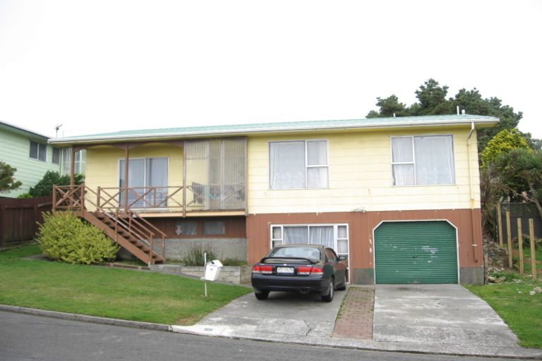 Photo of property in 29 Edgecombe Street, Newlands, Wellington, 6037