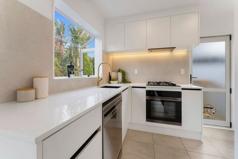 Photo of property in 13a Becroft Drive, Forrest Hill, Auckland, 0620