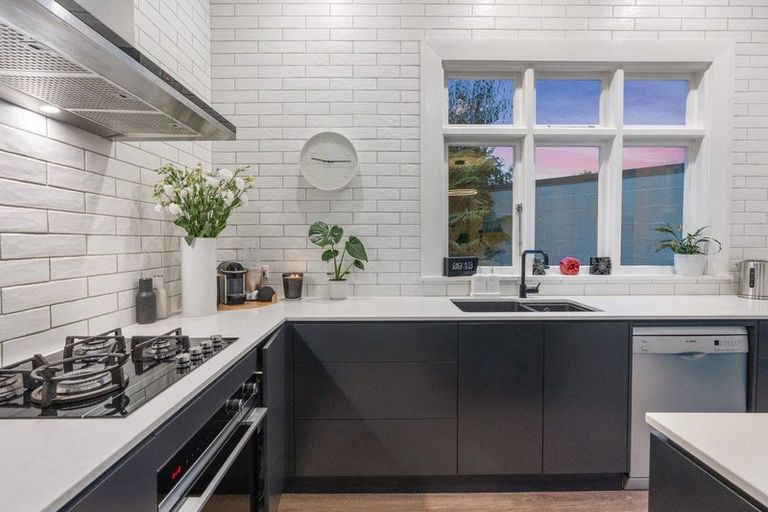 Photo of property in 72 Hargest Crescent, Saint Clair, Dunedin, 9012