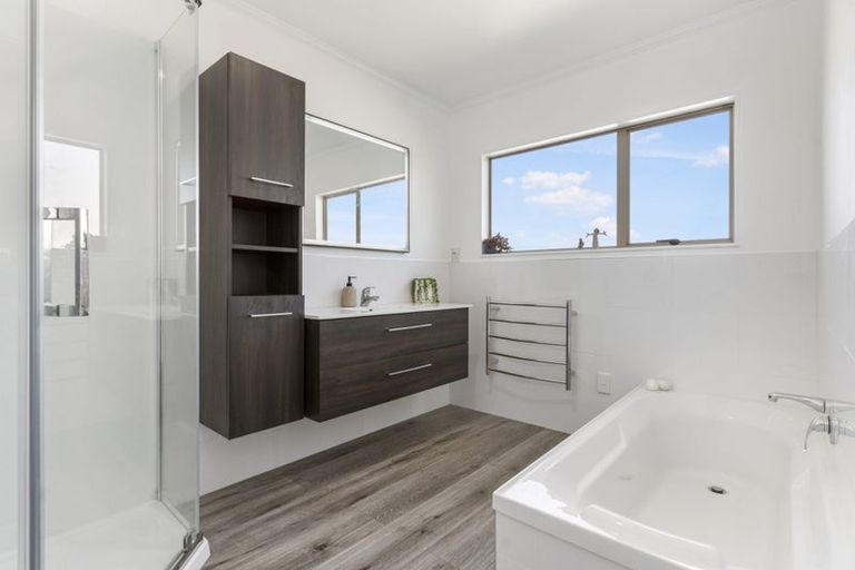 Photo of property in 16a Kokiri Street, Te Atatu South, Auckland, 0610