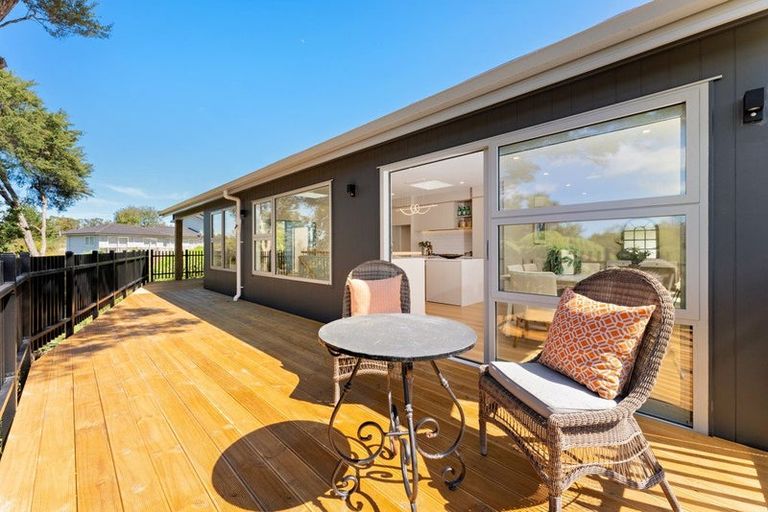 Photo of property in 49 Chamberlain Road, Massey, Auckland, 0614