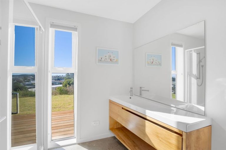 Photo of property in 2 Rangeview Rise, Foxton Beach, Foxton, 4815