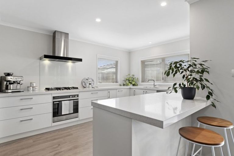 Photo of property in 15 Kahuparere Crescent, Pyes Pa, Tauranga, 3112