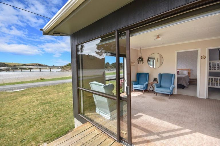 Photo of property in 25 Riverside Road, Taieri Mouth, 9091