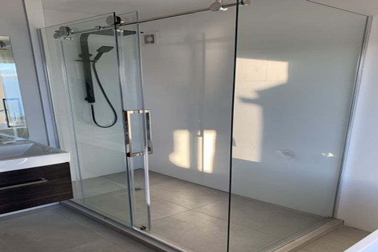 Photo of property in 5 Rangiuru Road, Mahina Bay, Lower Hutt, 5013