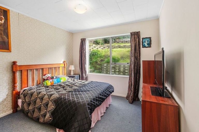 Photo of property in 14 Katarina Grove, Tawa, Wellington, 5028