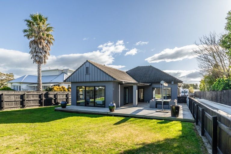 Photo of property in 69 Te Mata Road, Havelock North, 4130