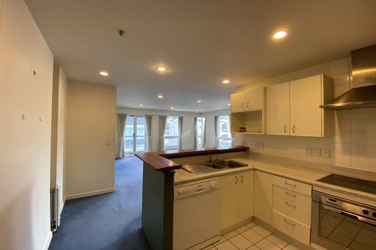 Photo of property in Terrace Heights Apartments, 9b/163 The Terrace, Wellington Central, Wellington, 6011