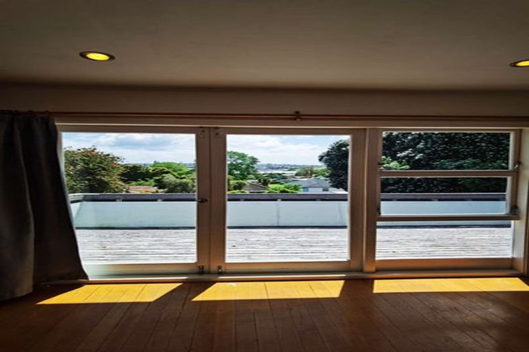 Photo of property in 37 Rosalind Road, Glenfield, Auckland, 0629