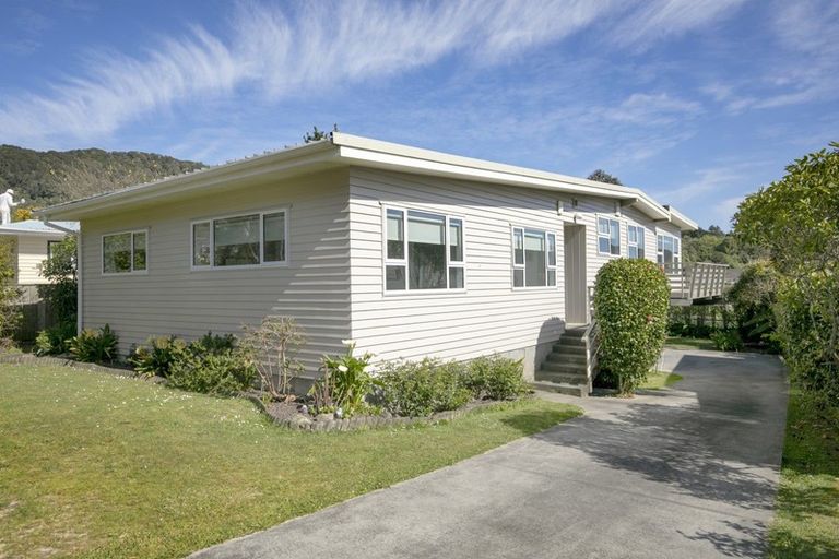 Photo of property in 26 Holland Street, Wainuiomata, Lower Hutt, 5014