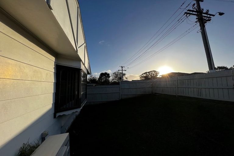 Photo of property in 1/6 Manuka Road, Glenfield, Auckland, 0629