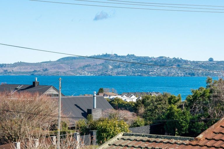 Photo of property in 4 Ingle Avenue, Waipahihi, Taupo, 3330