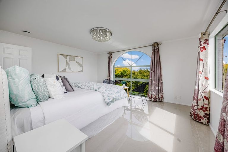 Photo of property in 16 Cumbrian Place, Conifer Grove, Takanini, 2112