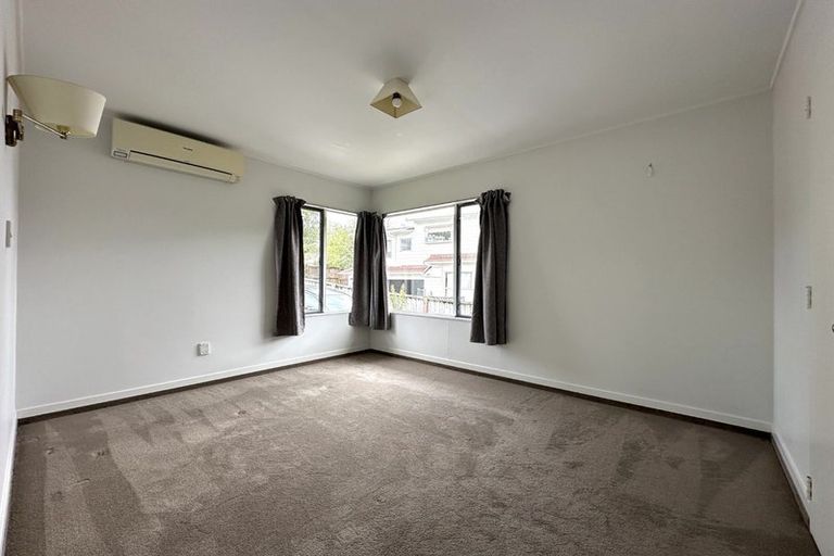 Photo of property in 146 Lynn Road, Bayview, Auckland, 0629