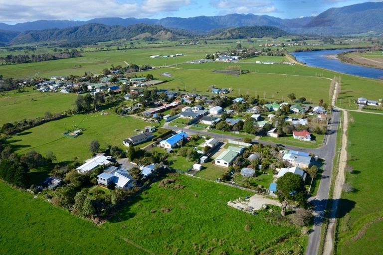 Photo of property in 3 Ray Street, Karamea, 7893