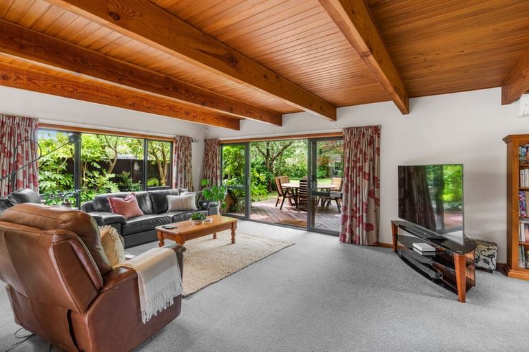 Photo of property in 16 Felstead Place, Avonhead, Christchurch, 8042