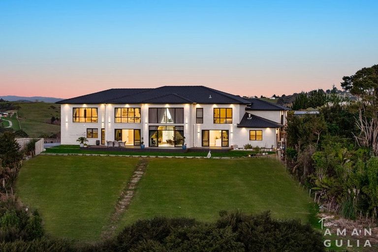 Photo of property in 83 Griggs Road, East Tamaki Heights, Auckland, 2016