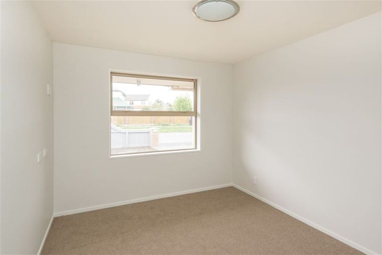 Photo of property in 2 John Morel Place, Parklands, Christchurch, 8083
