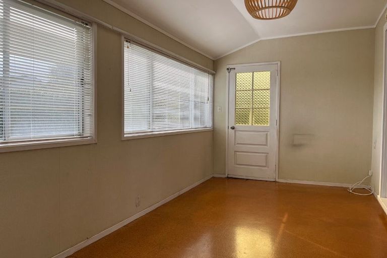 Photo of property in 6 Raines Avenue, Forrest Hill, Auckland, 0620