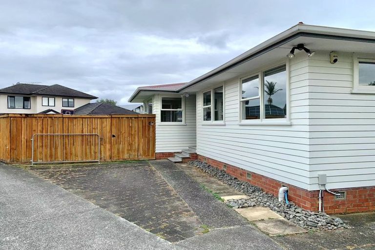 Photo of property in 13 Roby Street, Te Atatu Peninsula, Auckland, 0610